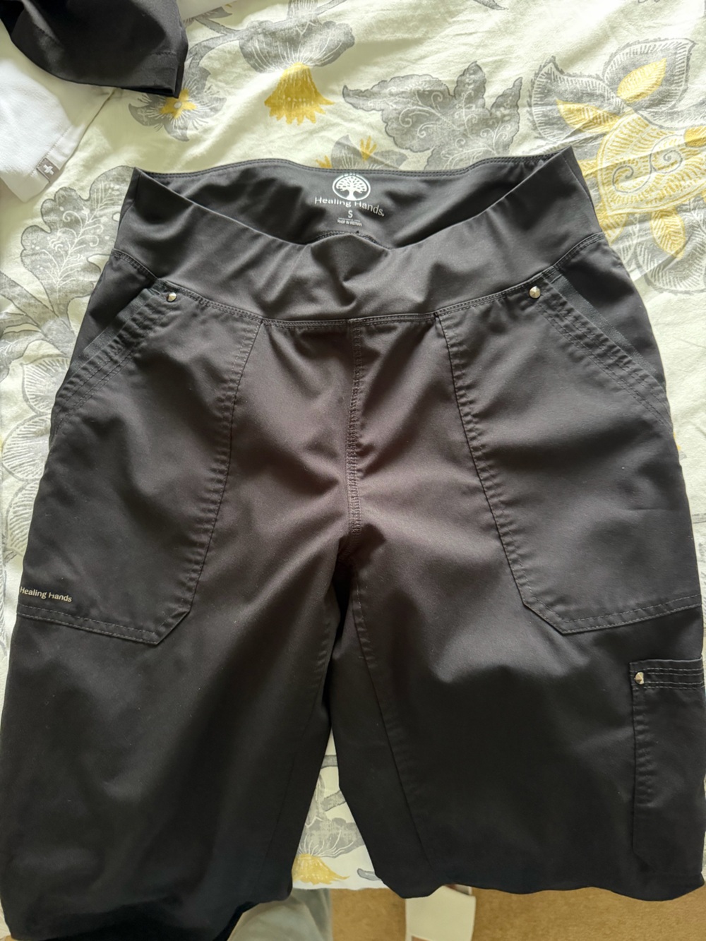 Healing Hands Black V-Neck Scrub Top/Bottom - Picture 2 of 3